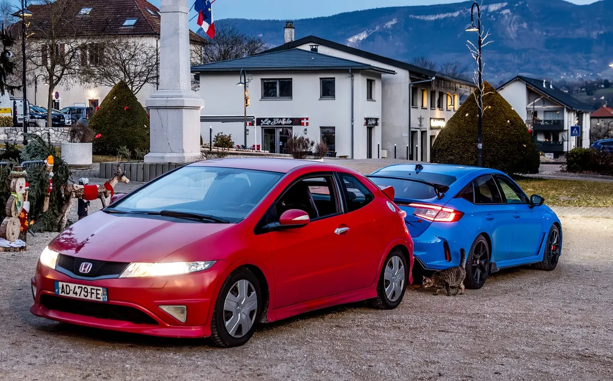 Honda Civic Type R photographiée en extérieur